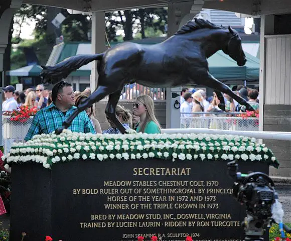 Picture of a statute and tribute to Secretariat, one of the greatest racehorses of all time,