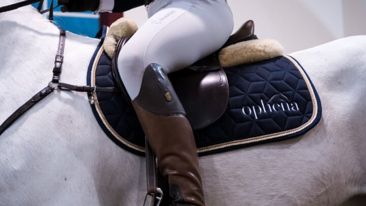 Picture of a rider using English stirrups.