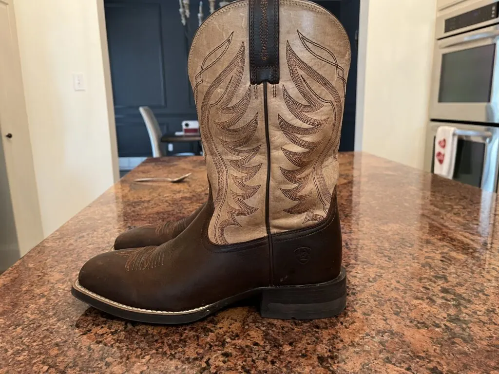 Picture of my new Amos Ariat boots.