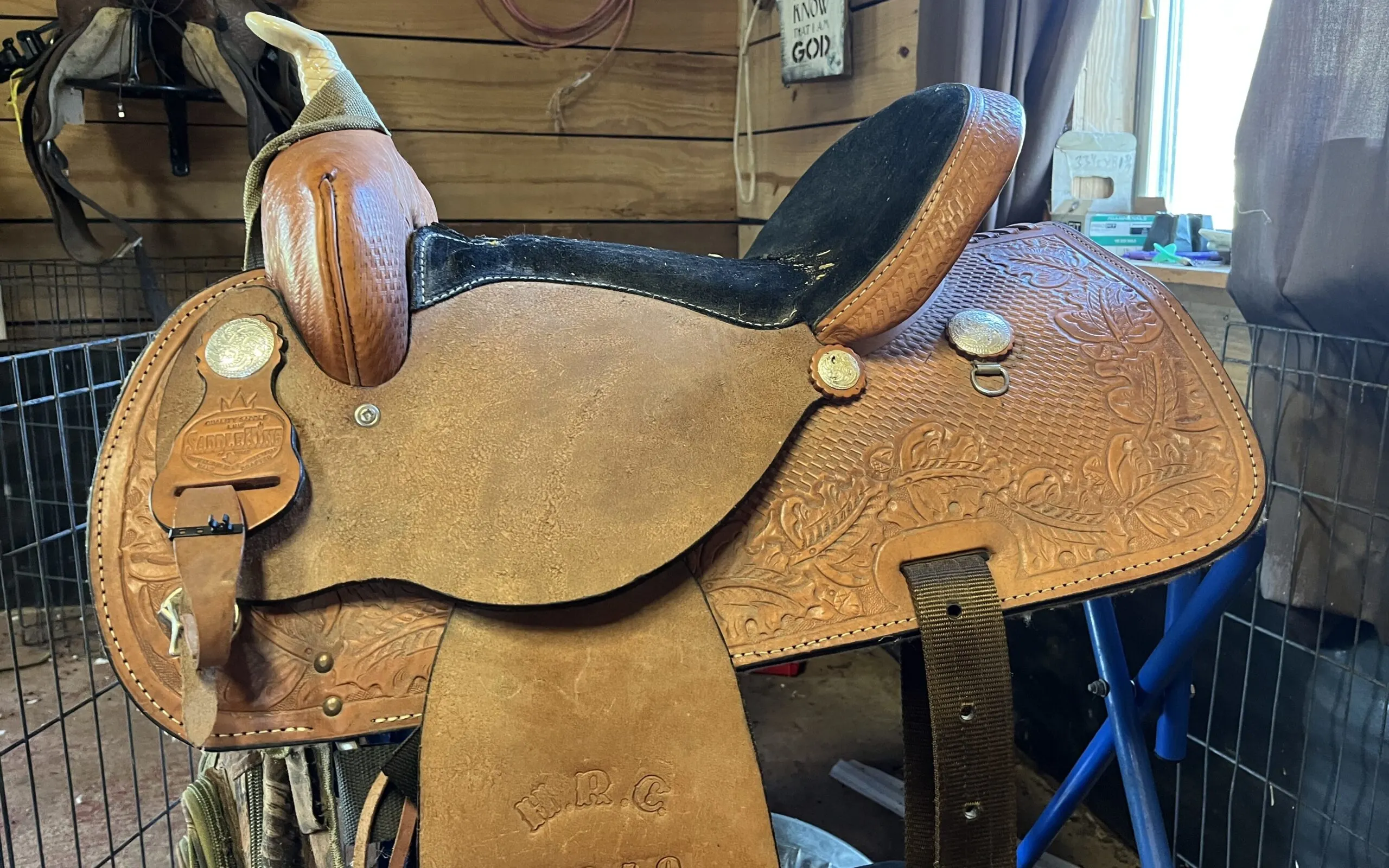 Picture of a western saddle.