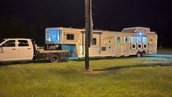 Picture of a 5 horse gooseneck trailer.