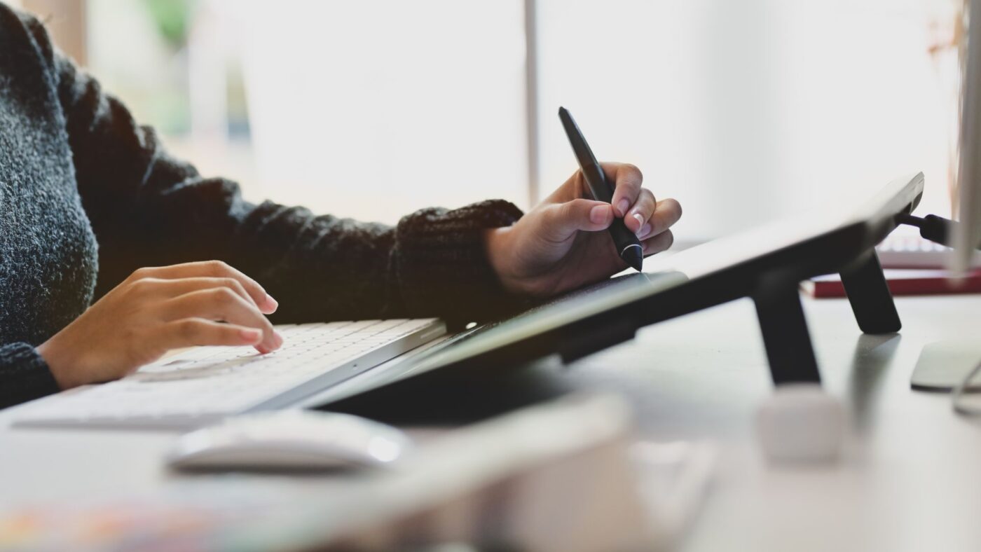 Horse Racing Handicapping: Smart Betting Tips for Beginners A handicapper actively researching horse racing data on a tablet, applying practical tips for informed betting.