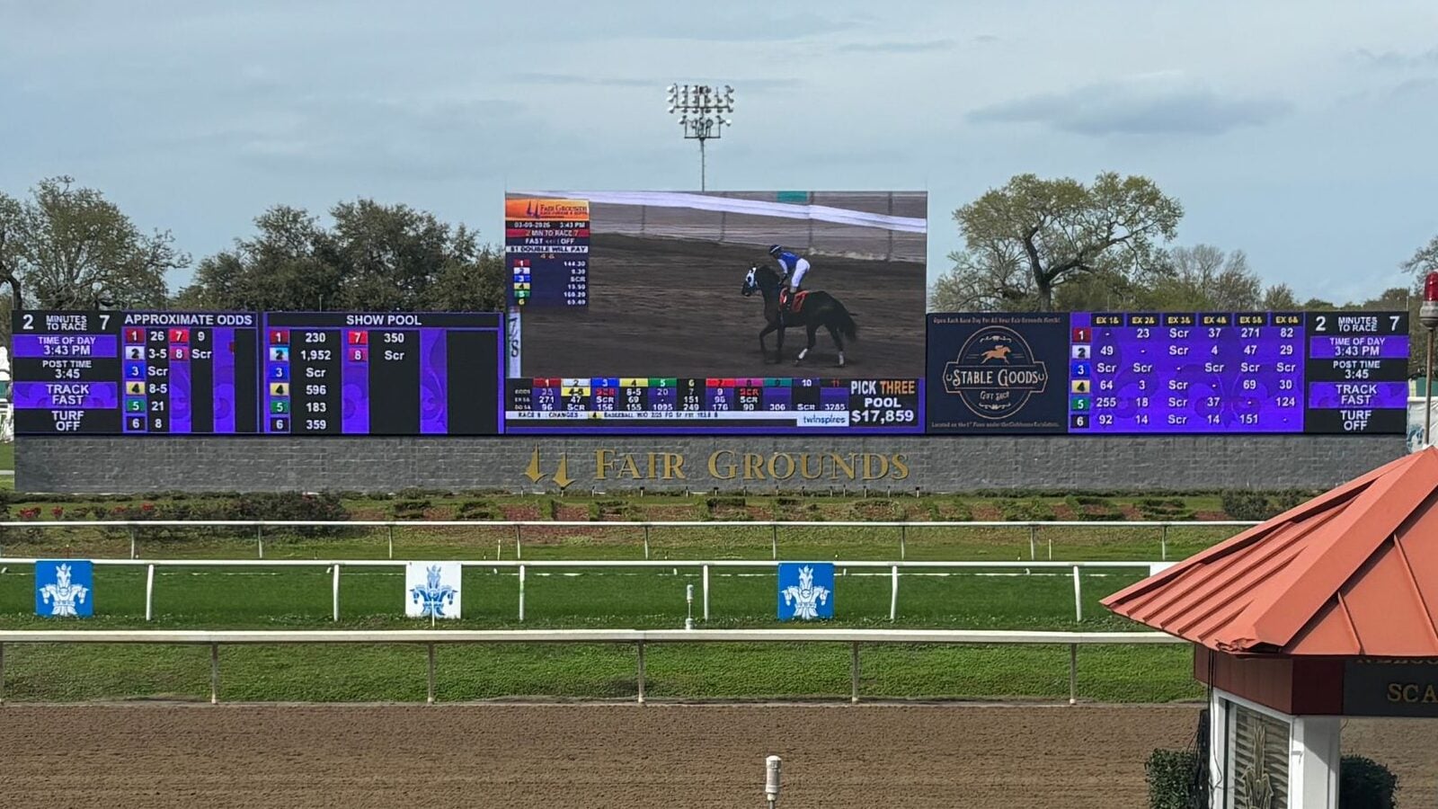 Tote board at Fair Grounds showing live odds